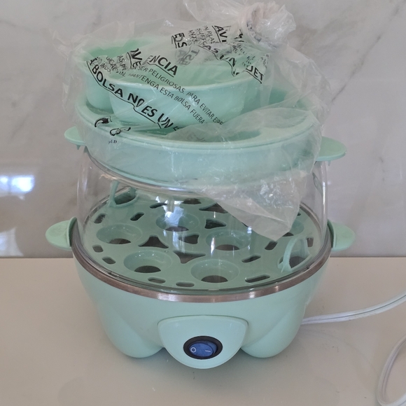 DASH Electric Egg cooker - Picture 1 of 10